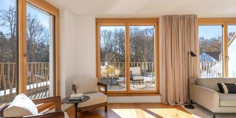 Wohlfühloase am Schlosspark: Elegante, lichterfüllte 3-Zimmer-Wohnung mit Dachterrasse und Parkblick