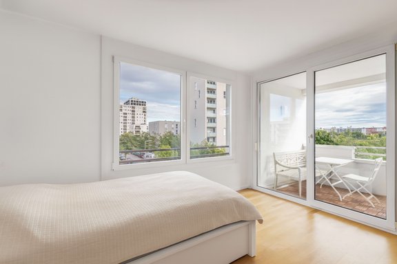 Room with loggia access