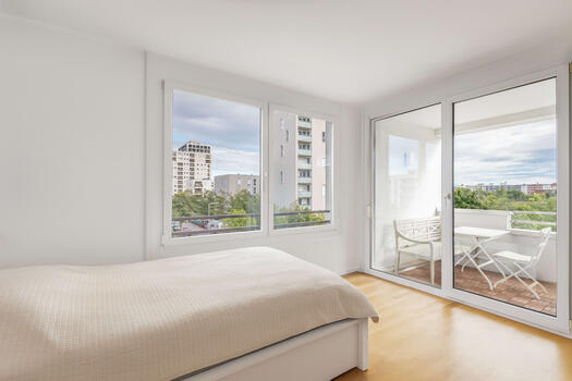 Room with loggia access