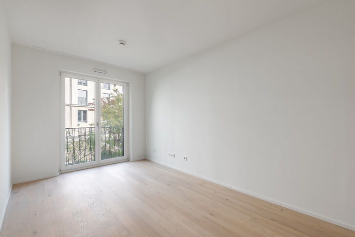Helles Gäste-/Arbeitszimmer