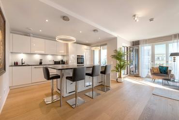 "Wohnen am Nockherberg": Neuwertige 4-Zimmer-Wohnung mit exklusiver Ausstattung und Panoramablick