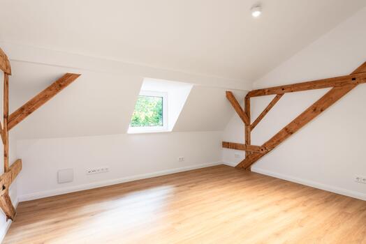 Großzügiges Schlafzimmer