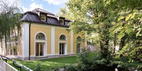Wohnen am Schlosspark: Kernsanierte Gartenwohnung direkt an der Würm