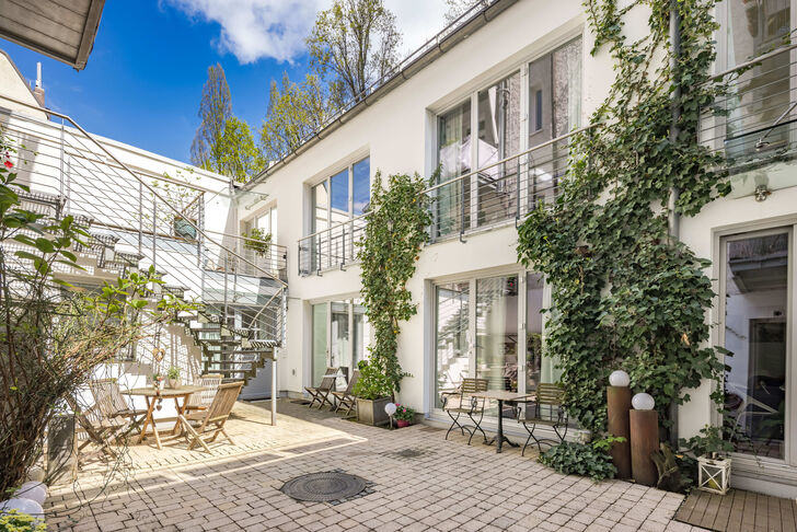 Charming Patio Level