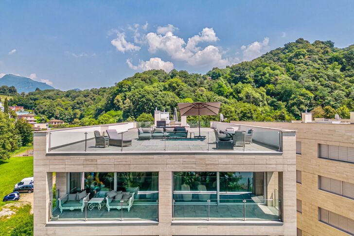 Großzügige Dachterrasse für exklusives Outdoor-Living