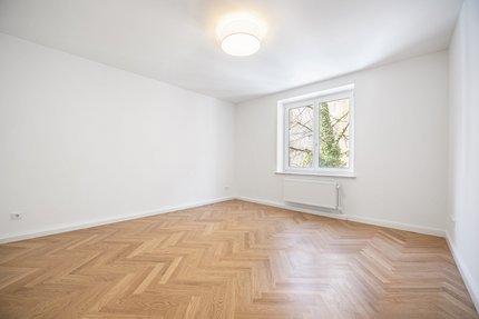 Wohn-/Schlafzimmer zum Hof