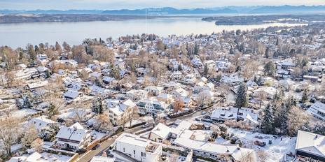 Wohnen mit Ausblick: Stilvolle Maisonettwohnung mit Loggia, Dachterrassen und Traum Aussicht