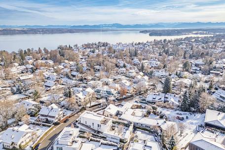 Wohnen mit Ausblick: Stilvolle Maisonettwohnung mit Loggia, Dachterrassen und Traum Aussicht