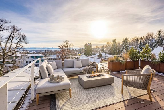 Dachterrasse mit See- und Bergblick