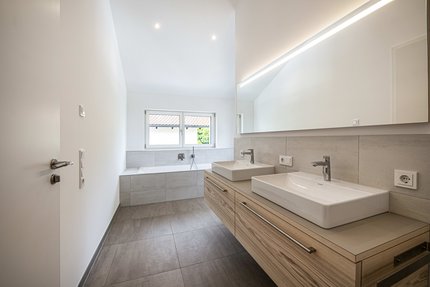 Großzügiges, helles Masterbad
