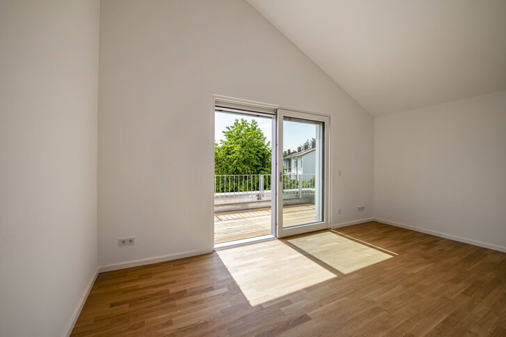 Masterschlafzimmer mit Balkon