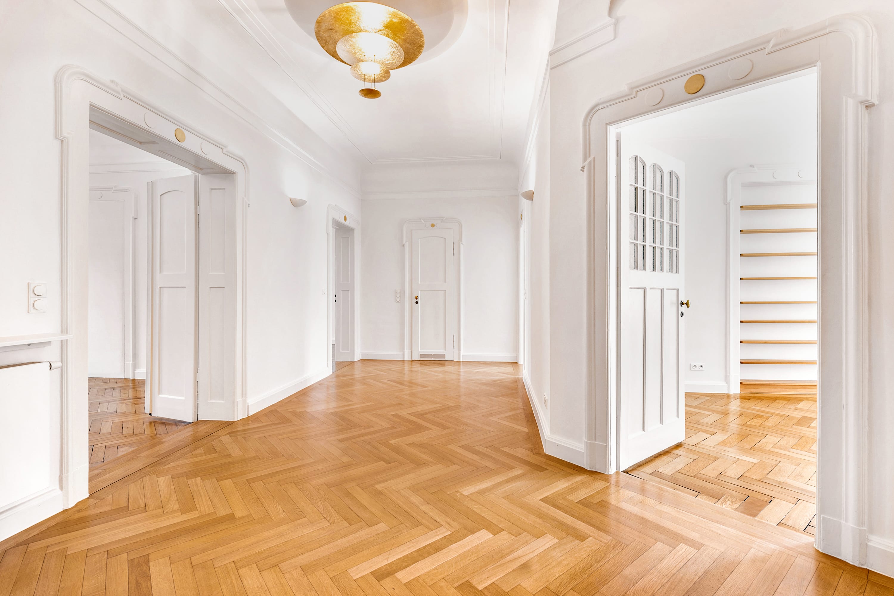 Zauberhafte 4-Zimmer-Altbauwohnung mit Balkon