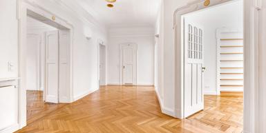 Zauberhafte 4-Zimmer-Altbauwohnung mit Balkon