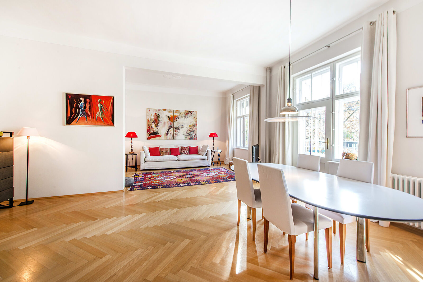 Großzügiges, lichtdurchflutetes Wohn- u Esszimmer