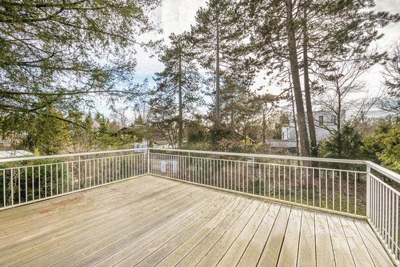 Weitläufige Dachterrasse