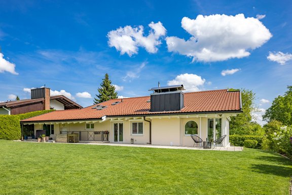 Eingebettet in viel Grün