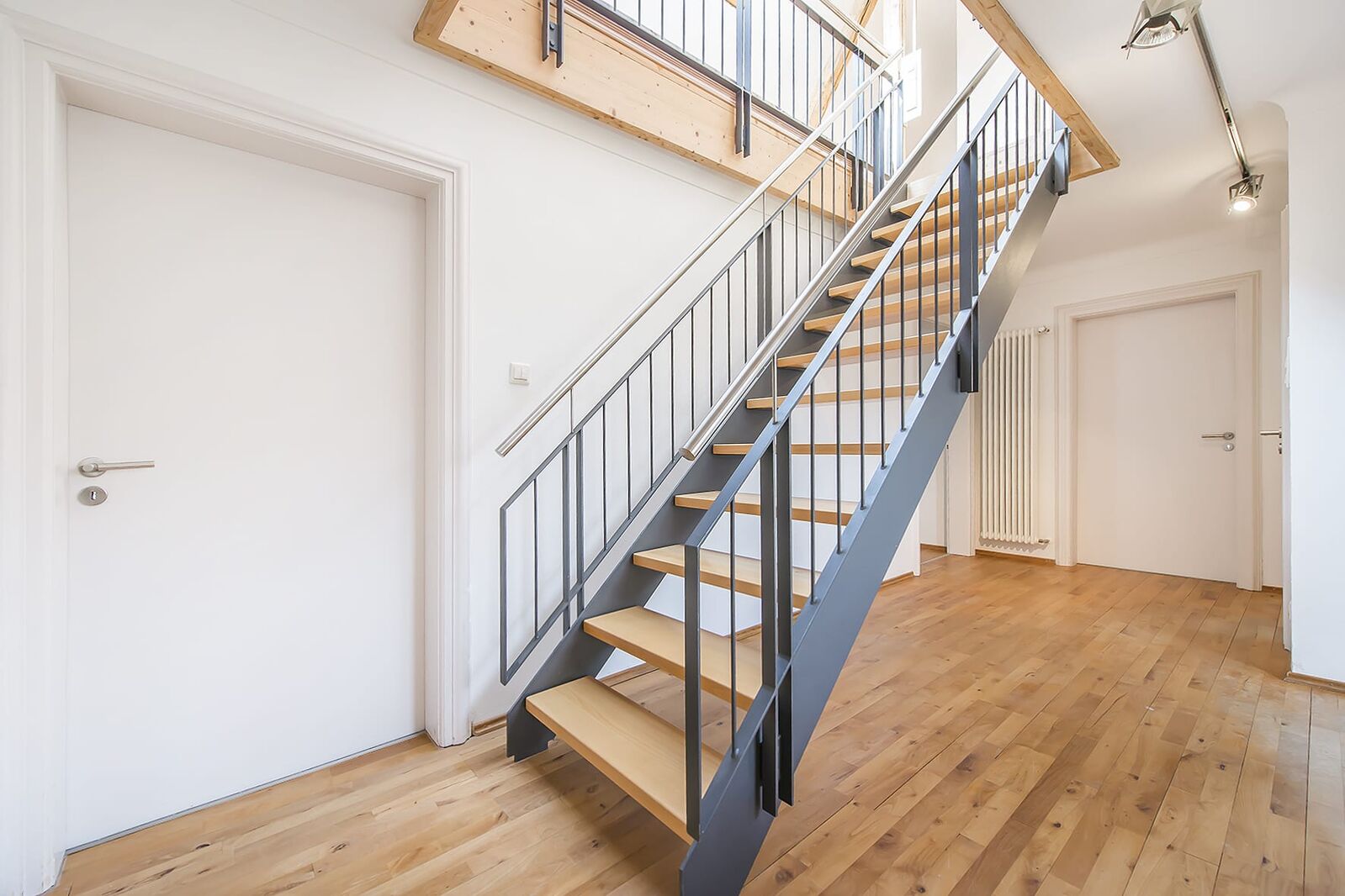 Offenes Treppenhaus ins Dachstudio