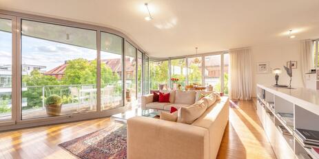 Zeitlos-elegante Ästhetik im idyllischen Gern: Sehr gepflegte 5-Zimmer-Wohnung mit Balkon
