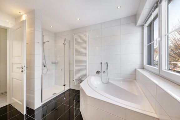 Elegantes, stimmiges Bad