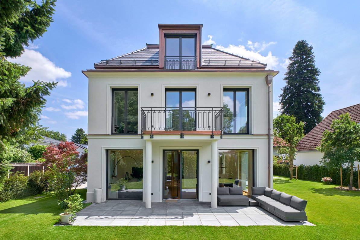 Classic-modern family villa