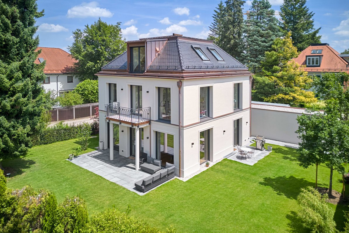 Villa as good as new on a sunny plot
