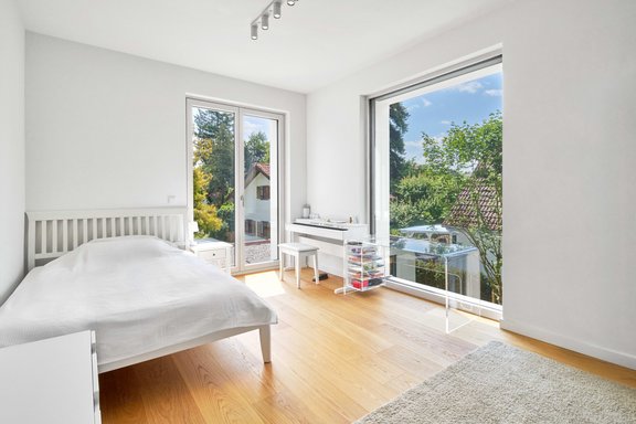 Lichterfülltes Zimmer