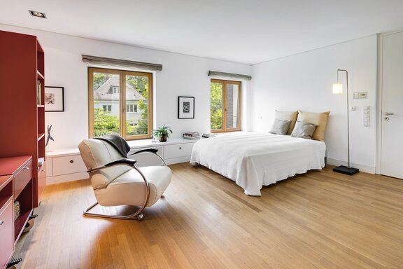Bedroom with garden view