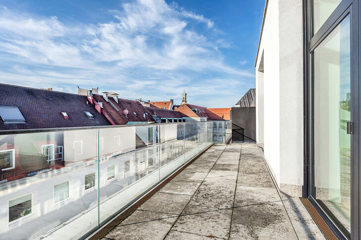 West-Terrasse mit Blick über die Stadt
