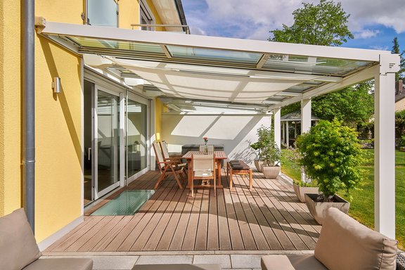 Glasüberdachte Süd-West-Terrasse
