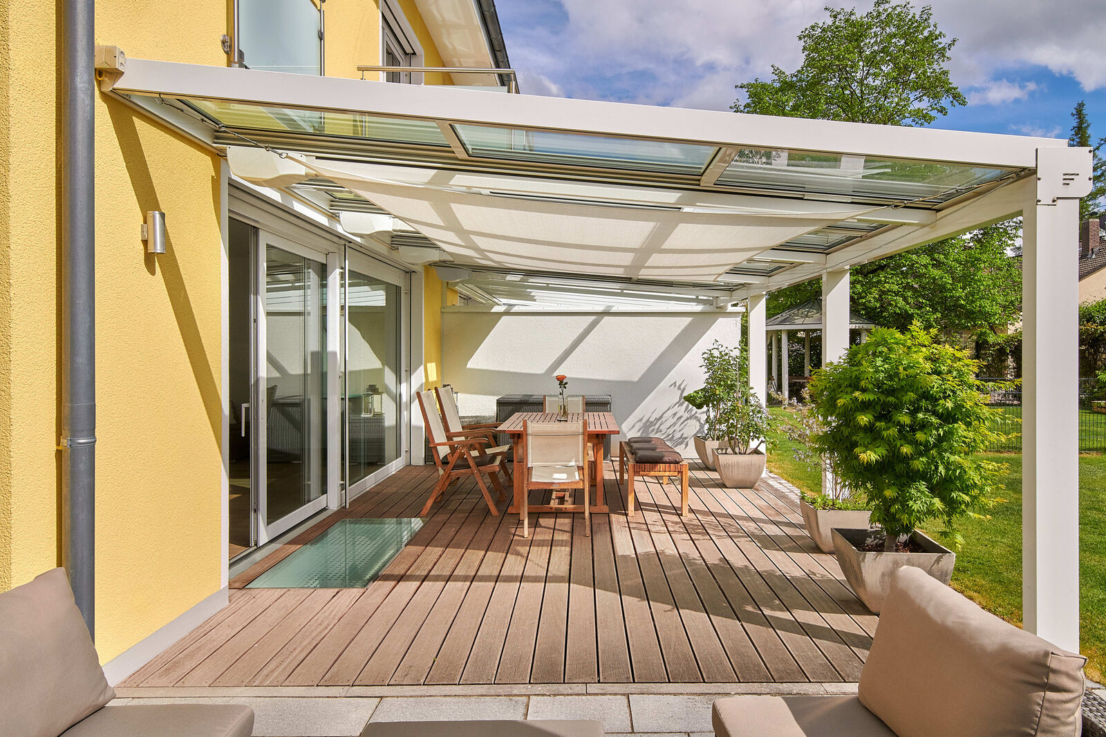 Glasüberdachte Süd-West-Terrasse