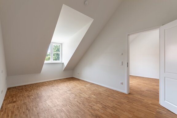 Großzügiges Schlafzimmer