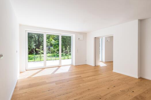 Essbereich mit Zugang zur Terrasse