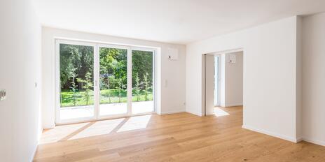 New to the market: Spacious 4-room ground-floor apartment with a private garden