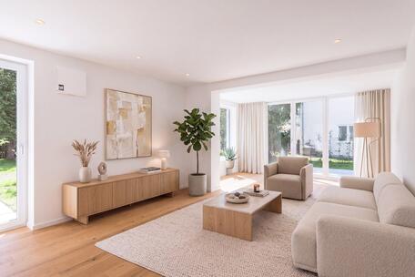 New to the market: Spacious 4-room ground-floor apartment with a private garden