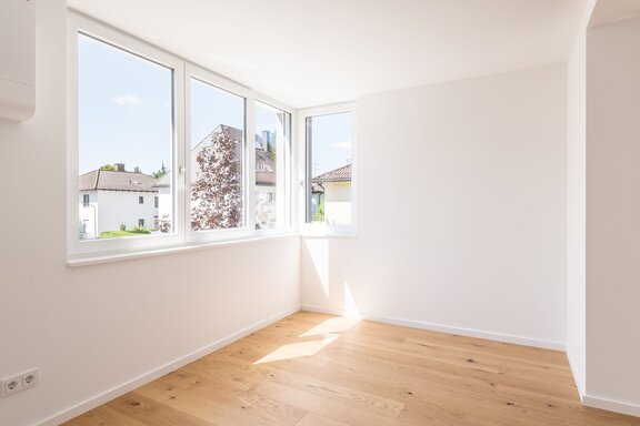 Helles Arbeitszimmer