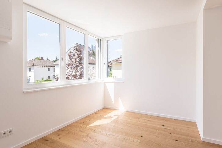Helles Arbeitszimmer