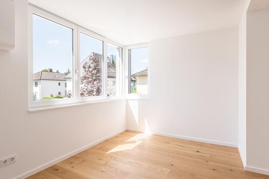 Helles Arbeitszimmer