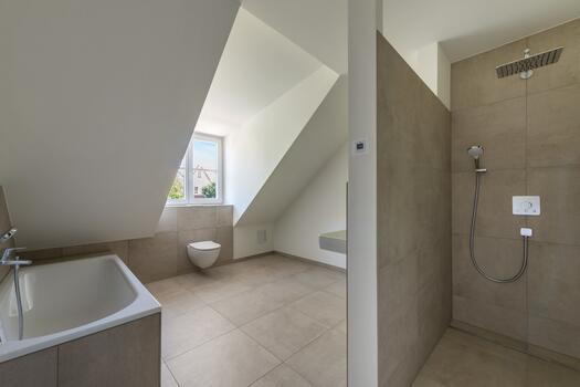 Modernes Badezimmer