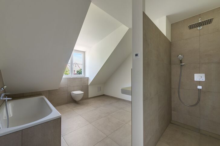 Modernes Badezimmer