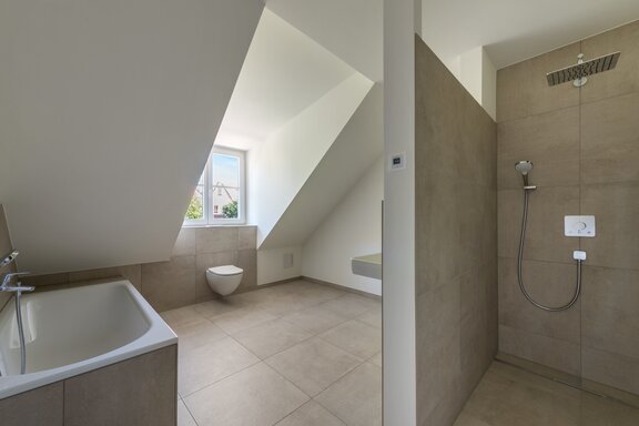 Modernes Badezimmer
