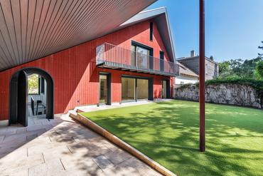 Zum Erstbezug nach Modernisierung: Großzügiges Haus mit Süd-Westgarten in grüner Lage