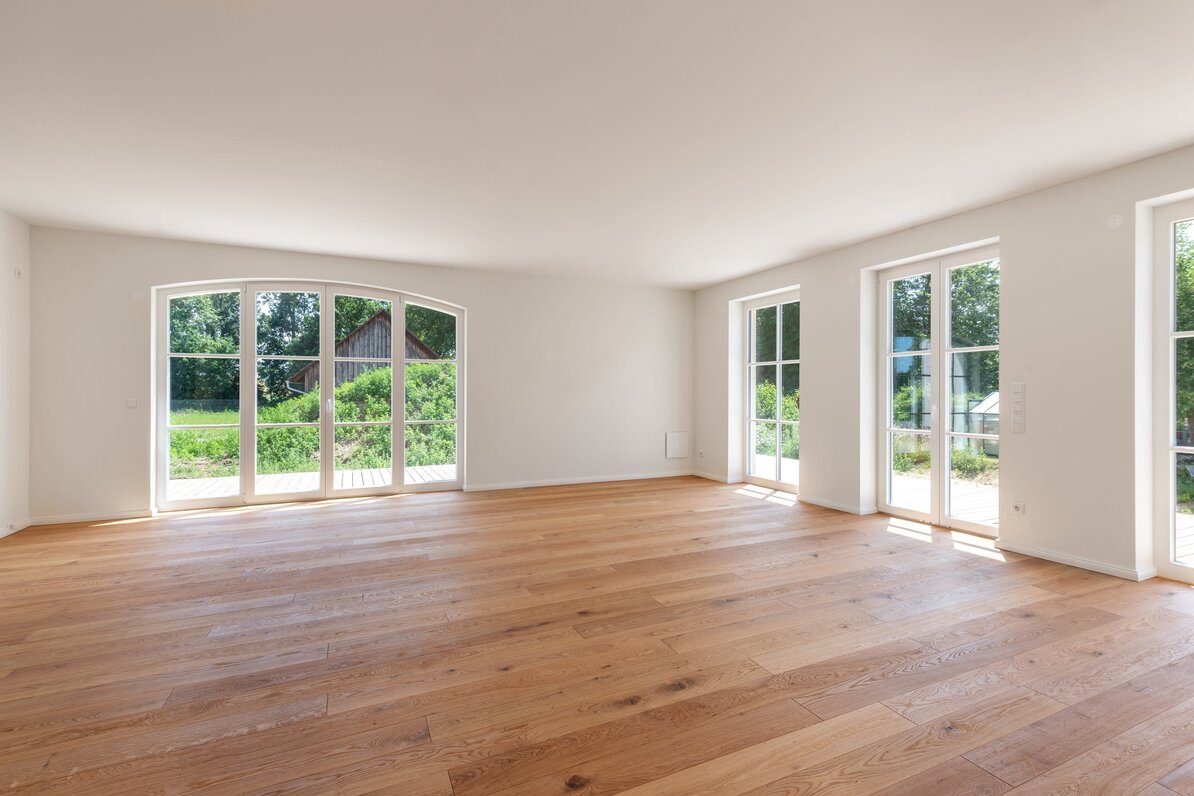 Charmantes Segmentbogenfenster