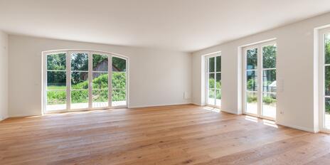 New to the market: Corner townhouse with a wraparound terrace in a quiet location