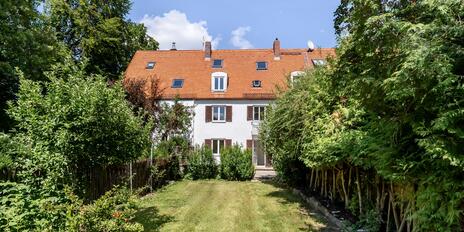 Zur Modernisierung: Familiengerechtes Stadthaus mit Südwest-Ausrichtung und idyllischem Garten