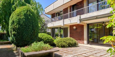Charming family home with a green garden in a quiet location