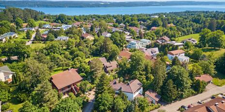 For Renovation: Charming single-family home with a sunny patio and garden in a natural setting