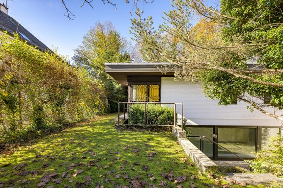 Patio vor der Schwimmhalle