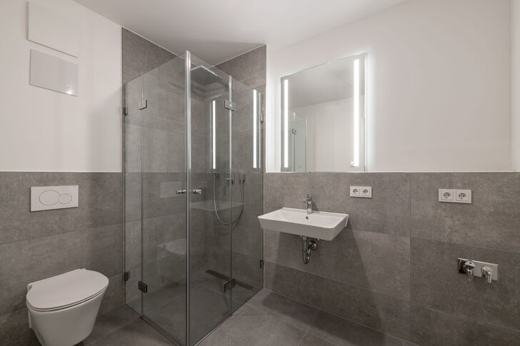 Bad mit Rainshower-Dusche