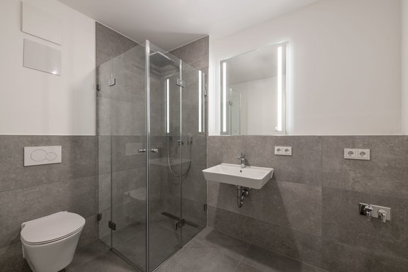 Bad mit Rainshower-Dusche