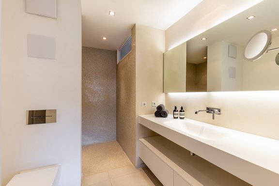 Bad mit Antonio-Lupi-Objekten